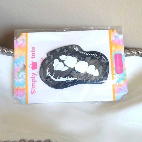Simply Tote Bag Charm - Snake Lips - Picture 1 of 1